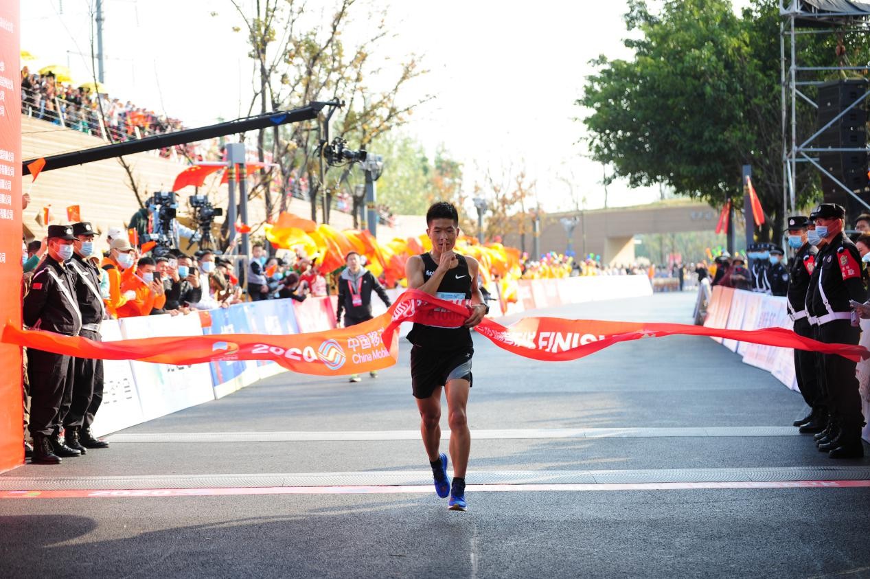 奔跑西昌 幸福相拥 2020中国移动“跑遍四川”(凉山·西昌站)路跑嘉年华圆满举行 奔跑西昌 幸福相拥 2020中国移动“跑遍四川”(凉山·西昌站)路跑嘉年华圆满举行